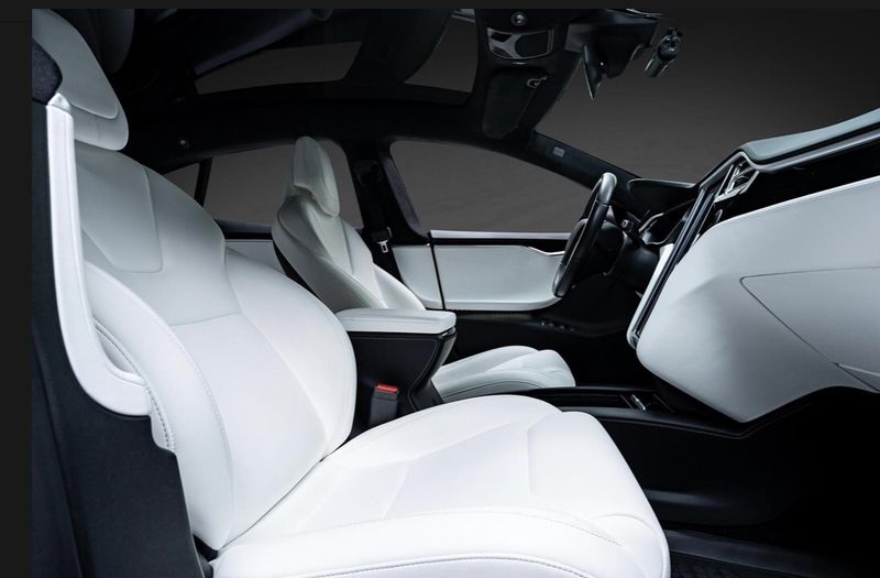 Tesla Model S • 2018 • 111,000 km 8