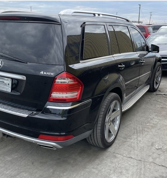 Mercedes-Benz GL • 2012 • 230,000 km 2