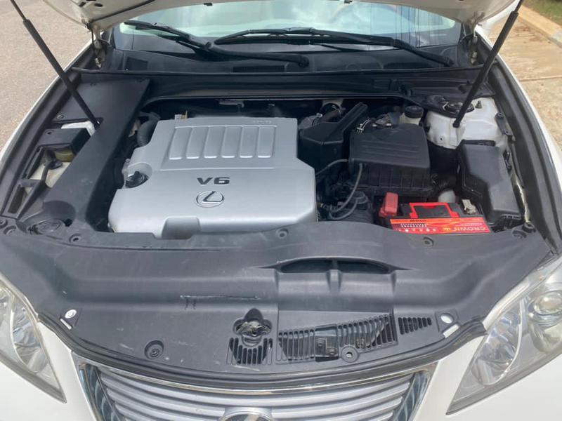 Lexus LS • 2009 • 2,009 km 2