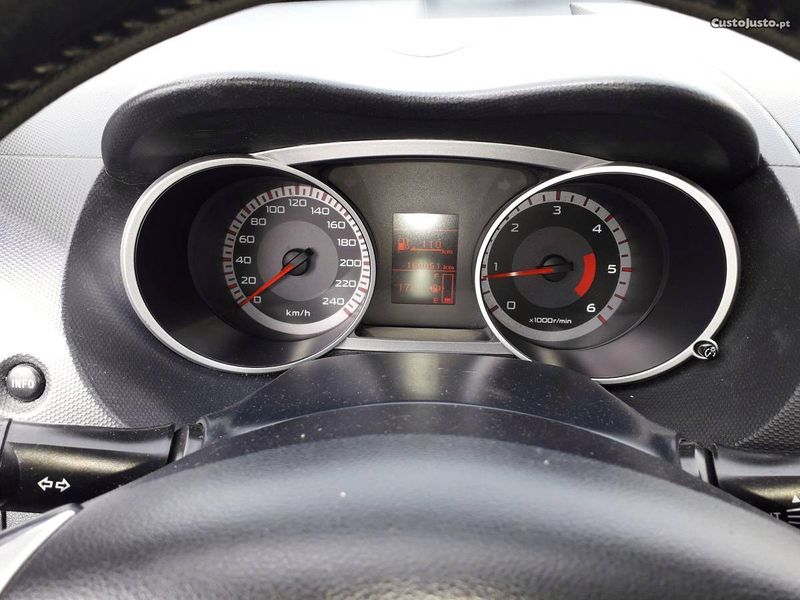 Mitsubishi Outlander • 2009 • 180,000 km 3