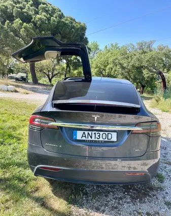 Tesla Model X • 2017 • 181,000 km 1