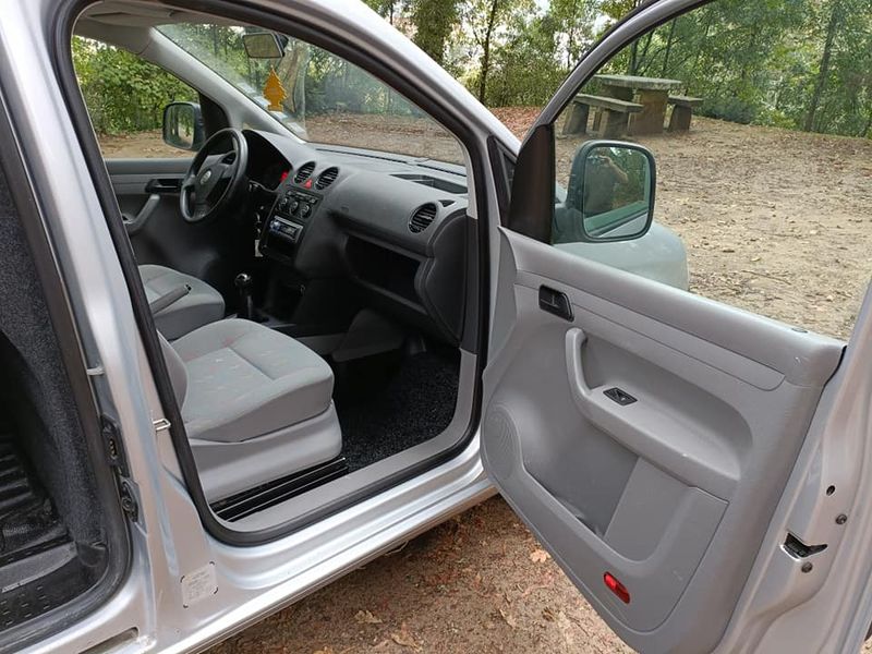 Volkswagen Caddy • 2010 • 157,000 km 4