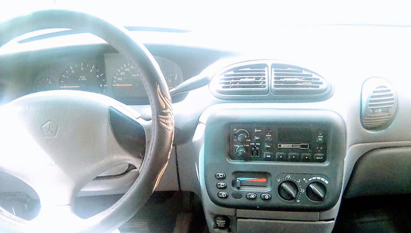 Chrysler Voyager • 2000 • 188,000 km 5