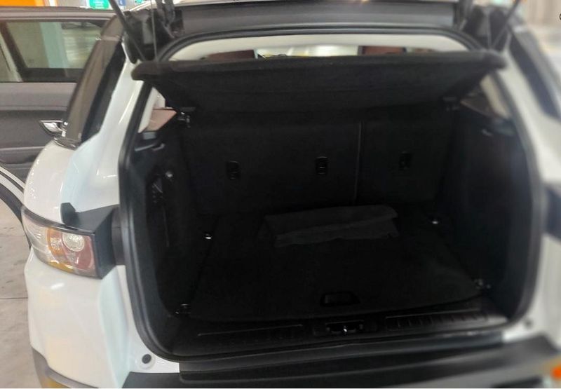 Land Rover Range Rover • 2011 • 170,000 km 4