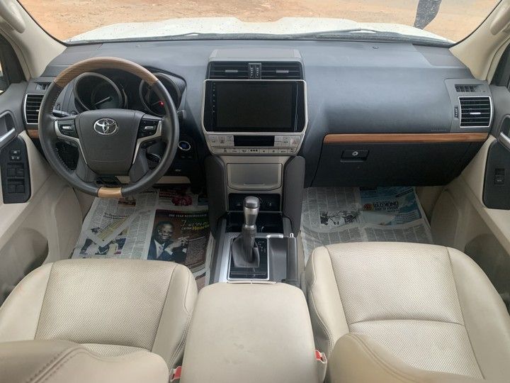 Toyota Land Cruiser • 2019 • 32 km 2