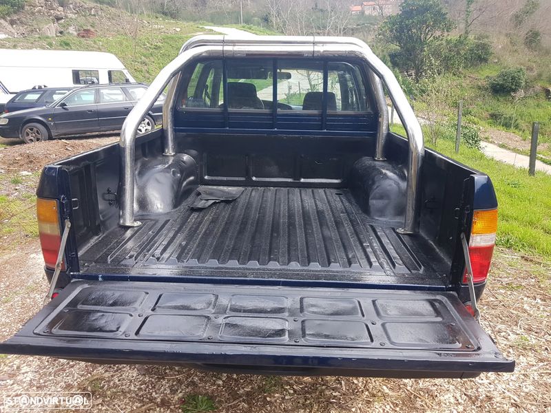 Toyota Hilux • 1998 • 245,000 km 3