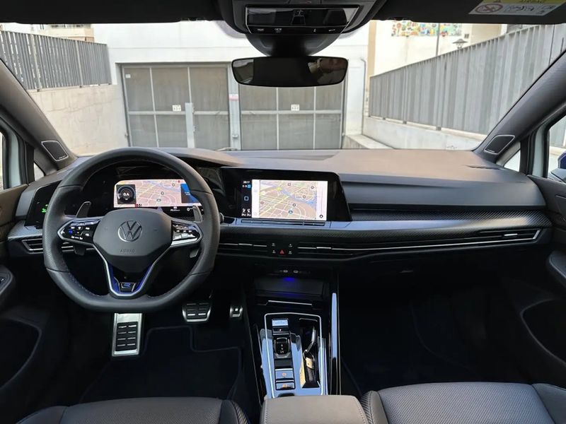 Volkswagen Golf • 2024 • 8,900 km 5