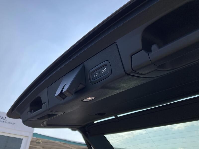 Volvo XC60 • 2024 • 12,819 km 32