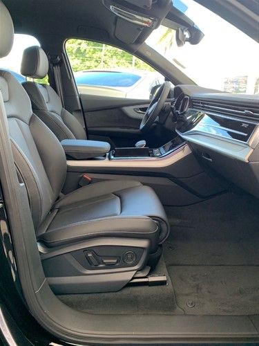 Audi Q7 • 2020 • 23 km 3