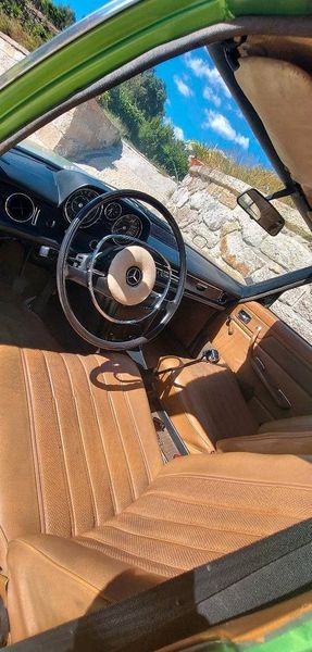 Mercedes-Benz 200 - 300 • 1970 • 330,000 km 3