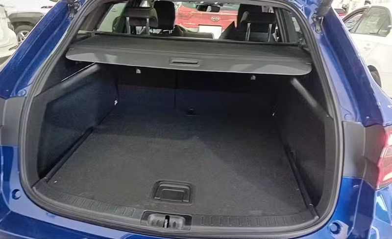 Toyota Corolla Combi • 2024 • 5,424 km 10