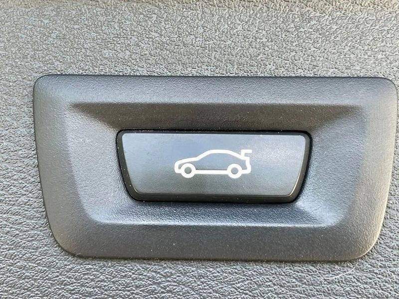 BMW X1 • 2020 • 95,000 km 6