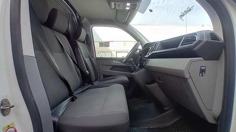 Volkswagen T5 Transporter Shuttle • 2024 • 25,000 km 13