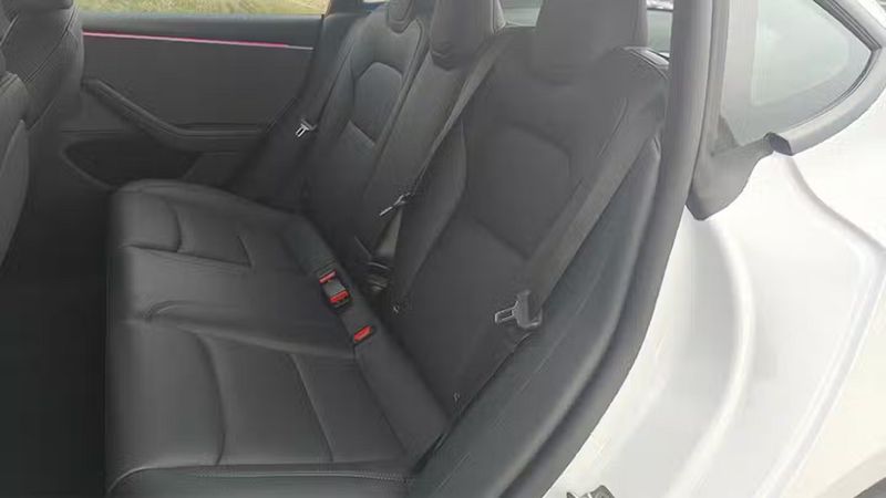 Tesla Model 3 • 2024 • 5,418 km 8