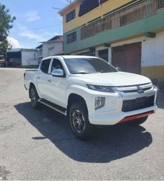 Mitsubishi L200 • 2019 • 80,000 km 3