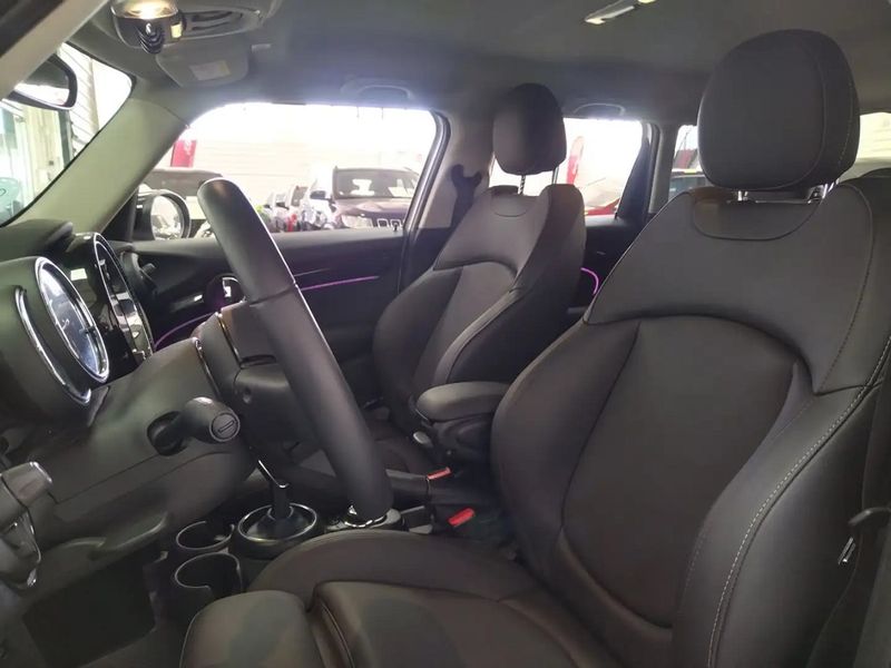 MINI Cooper • 2023 • 9,521 km 8