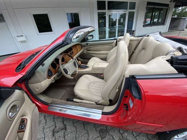Jaguar XKR Convertible • 1998 • 122,174 km 9