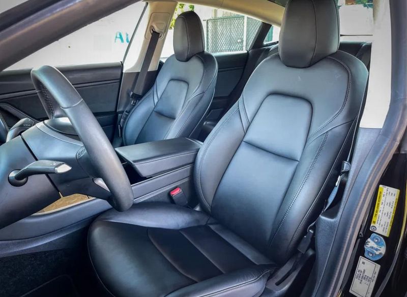 Tesla Model 3 • 2020 • 19,800 km 4