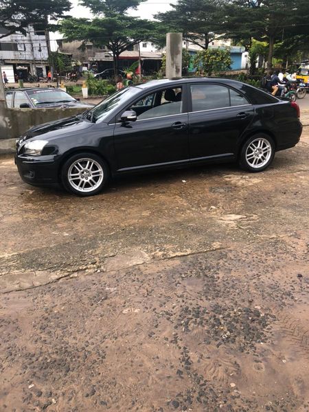 Toyota Avensis • 2009 • 182,000 km 3