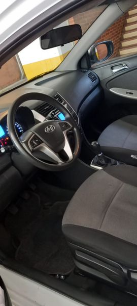 Hyundai Accent • 2012 • 82,000 km 4