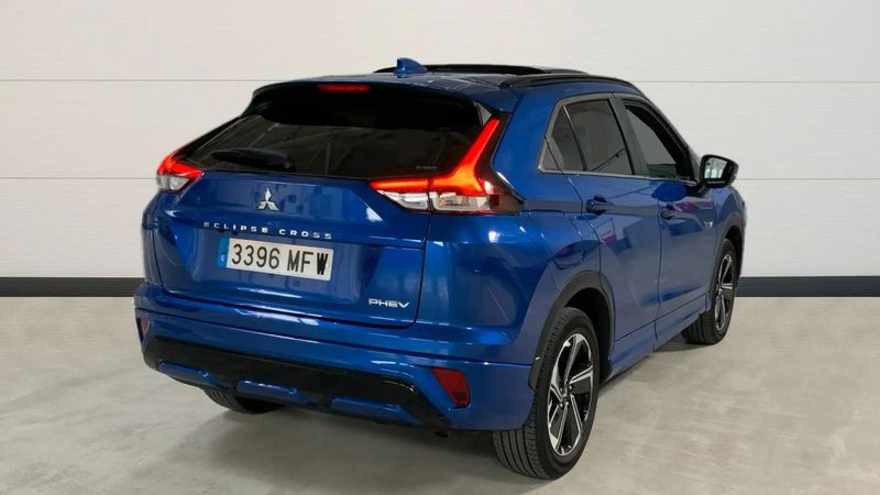 Mitsubishi Eclipse Cross • 2023 • 27,704 km 3