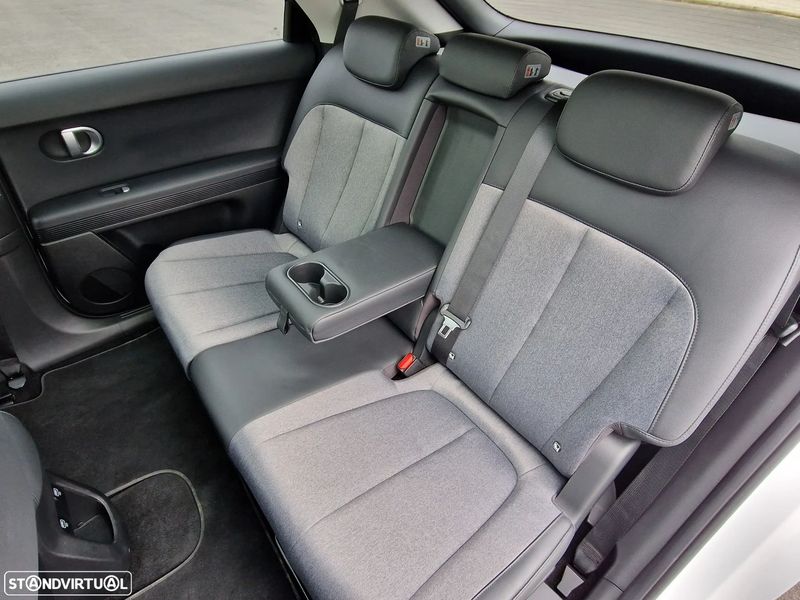 Hyundai Ioniq Electric • 2022 • 21,000 km 12