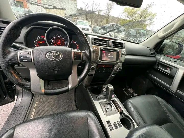 Toyota 4 Runner Limited • 2016 • 1,950 km 12