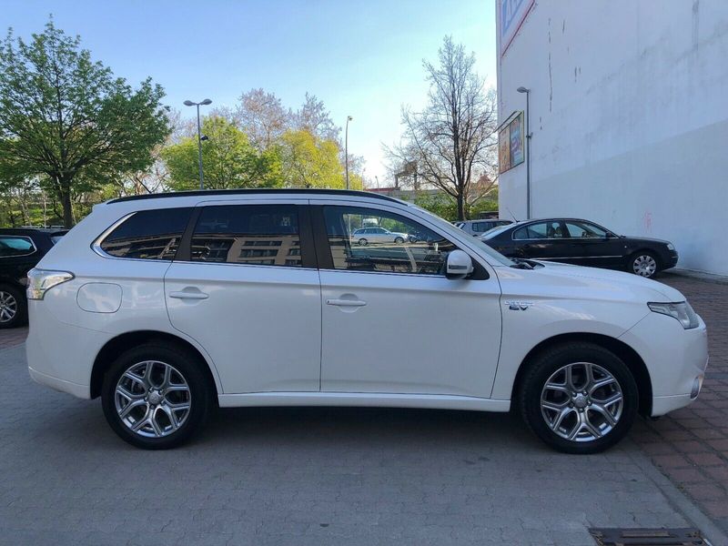 Mitsubishi Outlander • 2013 • 136,000 km 9