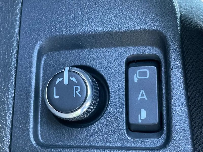 Toyota Corolla Hybrid • 2019 • 143,000 km 14