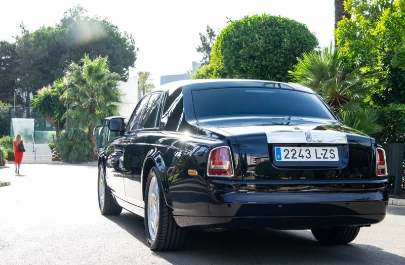 Rolls-Royce Phantom • 2011 • 75,000 km 3