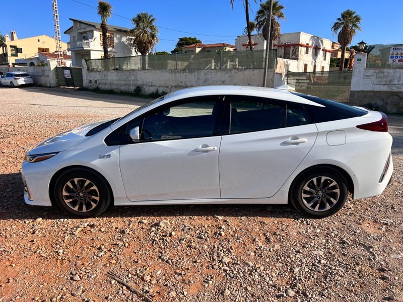 Toyota Prius • 2017 • 81,000 km 3