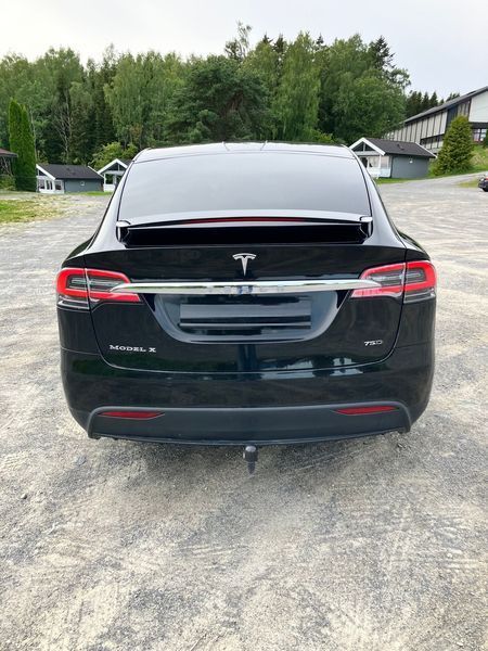 Tesla Model S • 2017 • 124,900 km 3