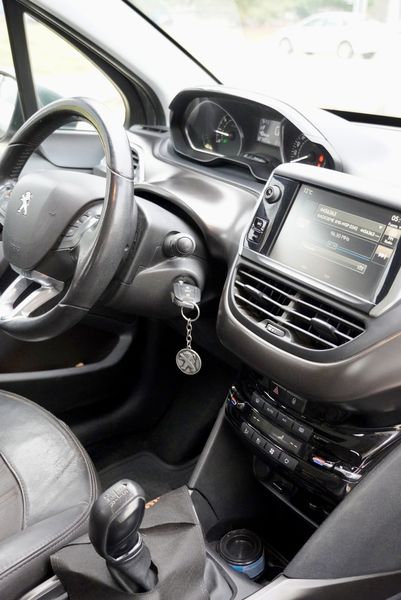 Peugeot 2008 • 2016 • 126,000 km 11