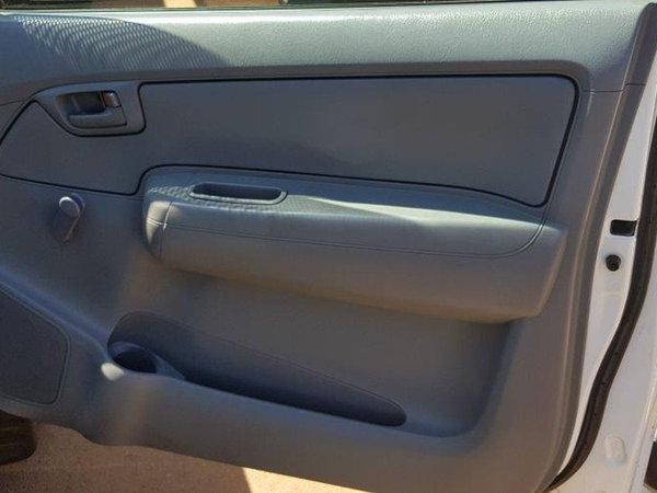 Toyota Hilux • 2001 • 260,000 km 4