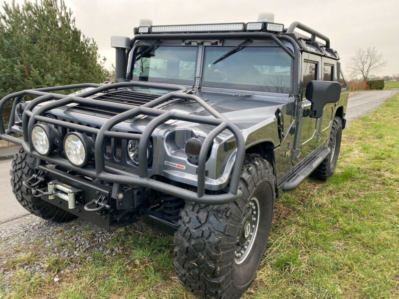 Hummer H1 • 2006 • 108,300 km 2