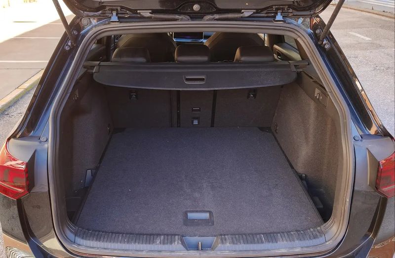 Volkswagen Golf Variant • 2024 • 12,440 km 11