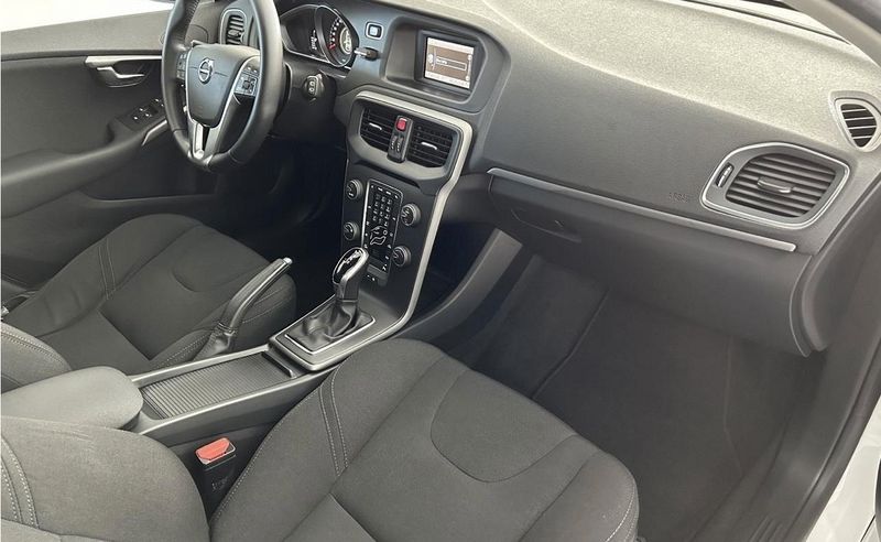 Volvo V40 • 2018 • 110,000 km 2