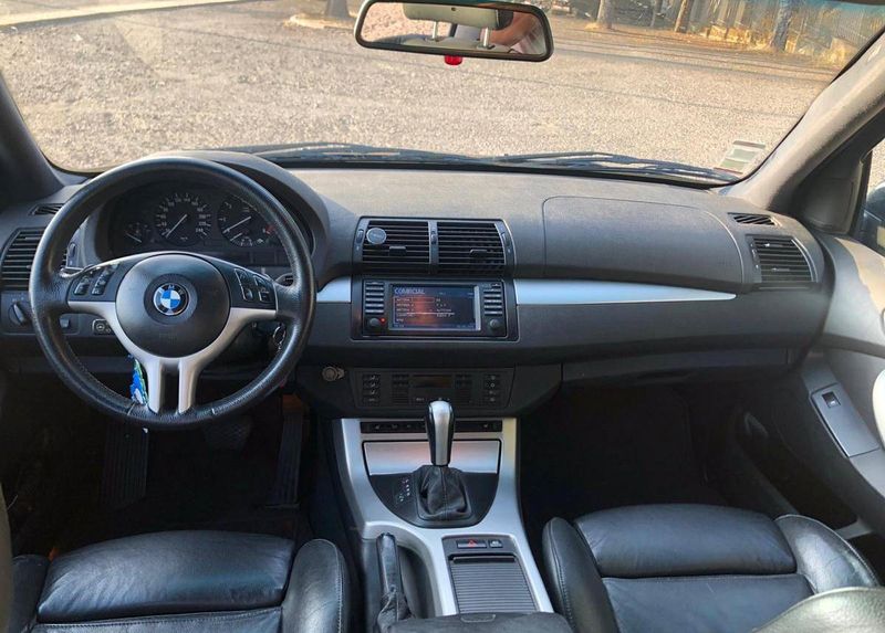 BMW X5 • 2003 • 189,999 km 3