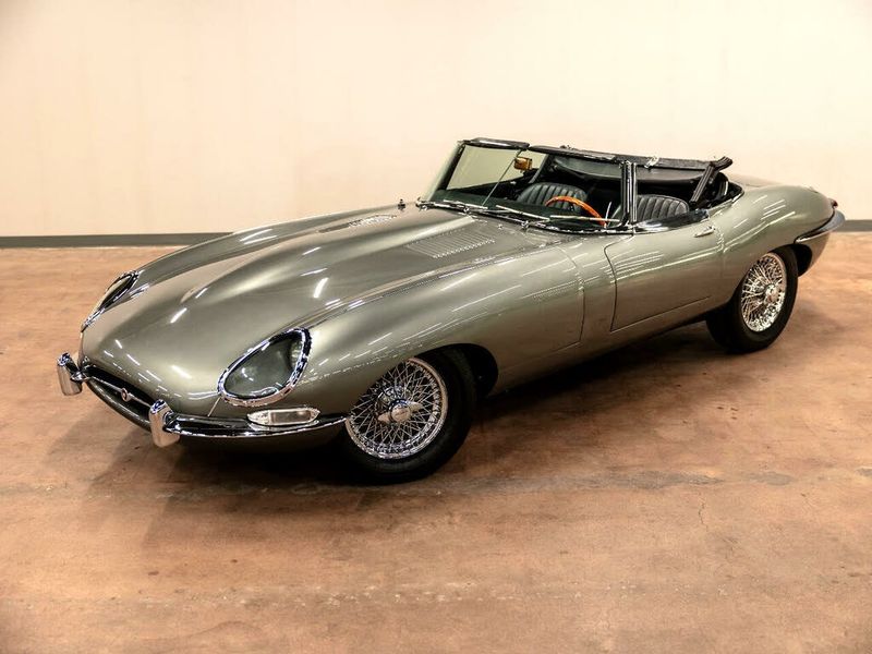 Jaguar E-PACE • 1967 • 42,690 km 46