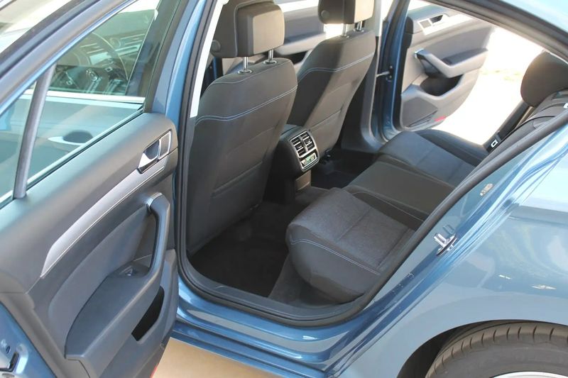 Volkswagen Passat • 2017 • 171,659 km 6