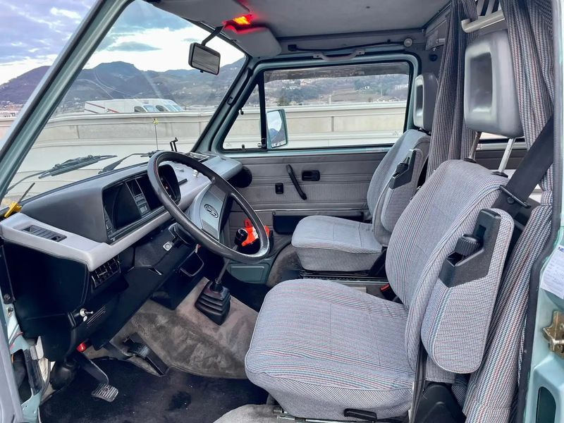 Volkswagen T4 • 1989 • 128,000 km 2