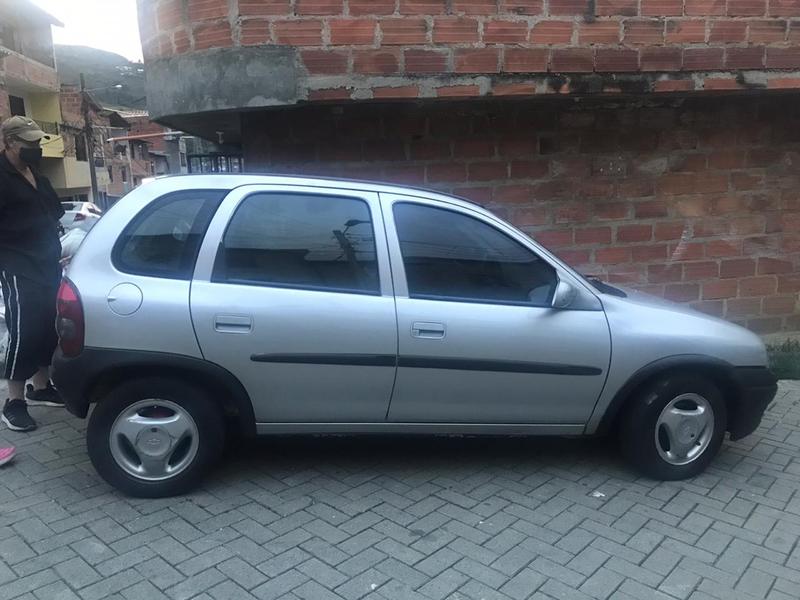Chevrolet Corsa • 1999 • 218,000 km 3