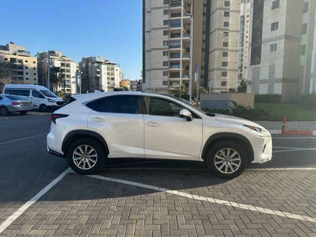 Lexus NX • 2020 • 61,000 km 7