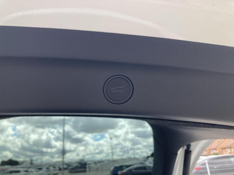 Tesla Model Y • 2024 • 2,458 km 17