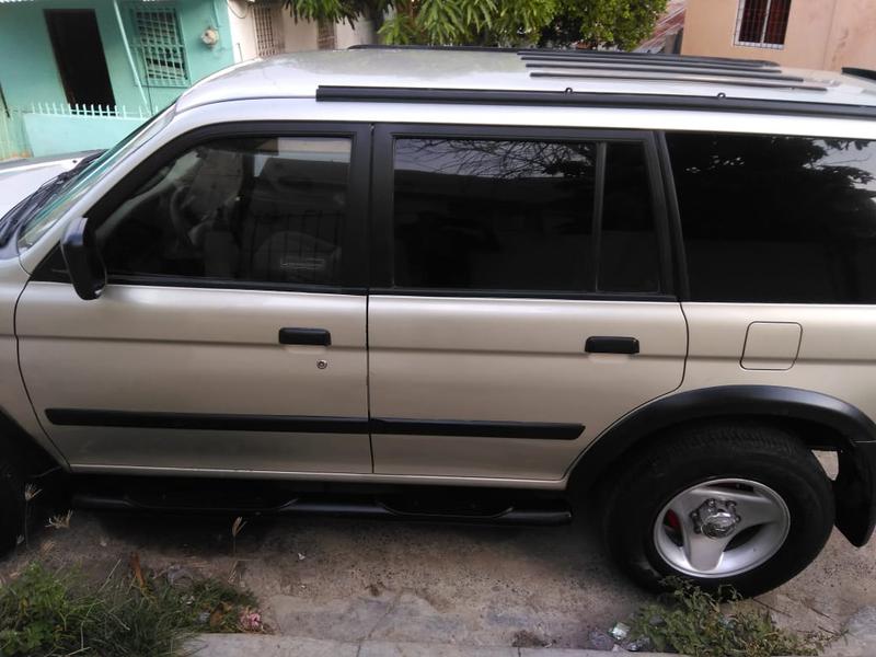 Mitsubishi Montero • 2002 • 5,000 km 3