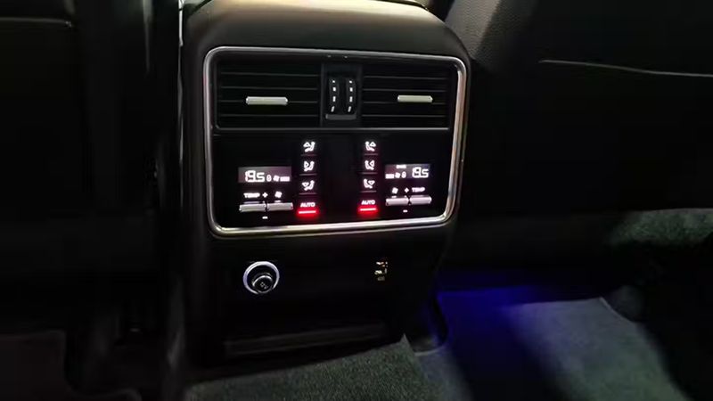 Porsche Cayenne • 2018 • 88,242 km 15