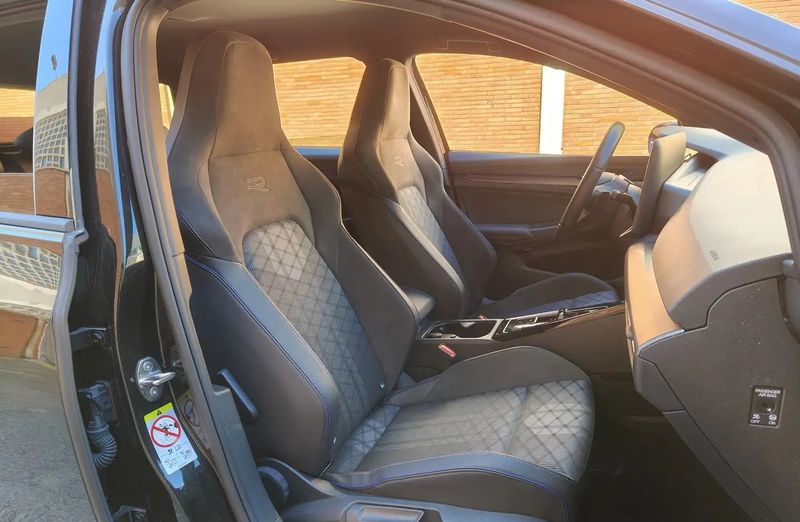 Volkswagen Golf Variant • 2024 • 12,440 km 13