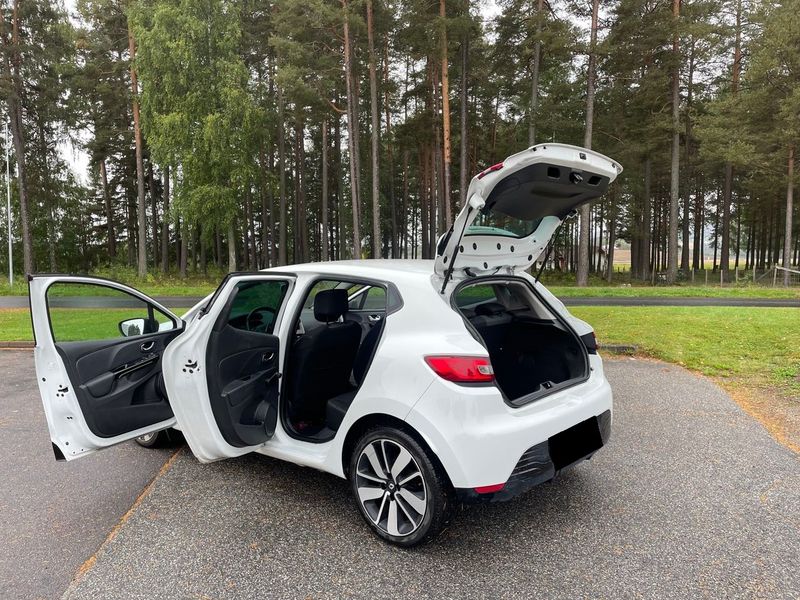 Renault Clio • 2014 • 97,400 km 2