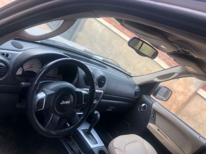 Jeep Liberty • 2004 • 240 km 2
