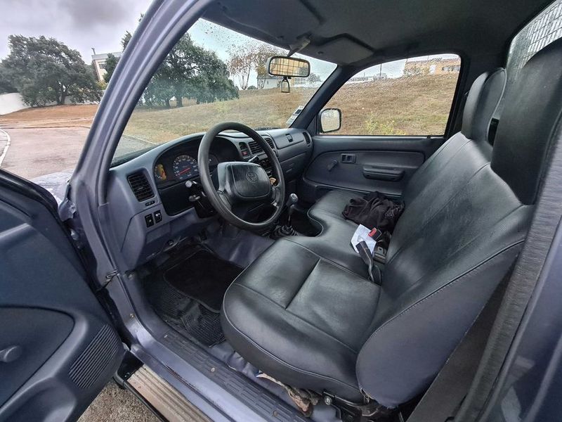Toyota Hilux • 2001 • 240,000 km 2